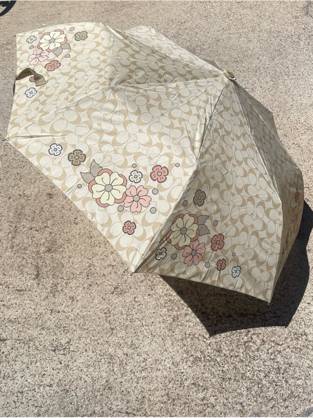 Floral Print Coach Umbrella with storage sleeve - Picture 3 of 10